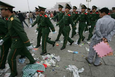[转帖]中国人请进！外国朋友止步！谢谢合作！[深思]